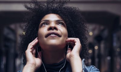 L'utilisation prolongée des écouteurs nuit-elle à notre audition?