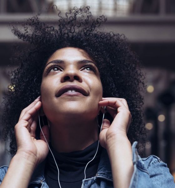 L'utilisation prolongée des écouteurs nuit-elle à notre audition?