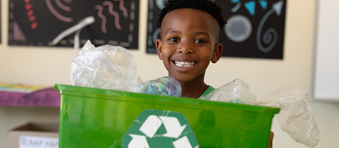 Des déchets plastiques transformés en matériels scolaires