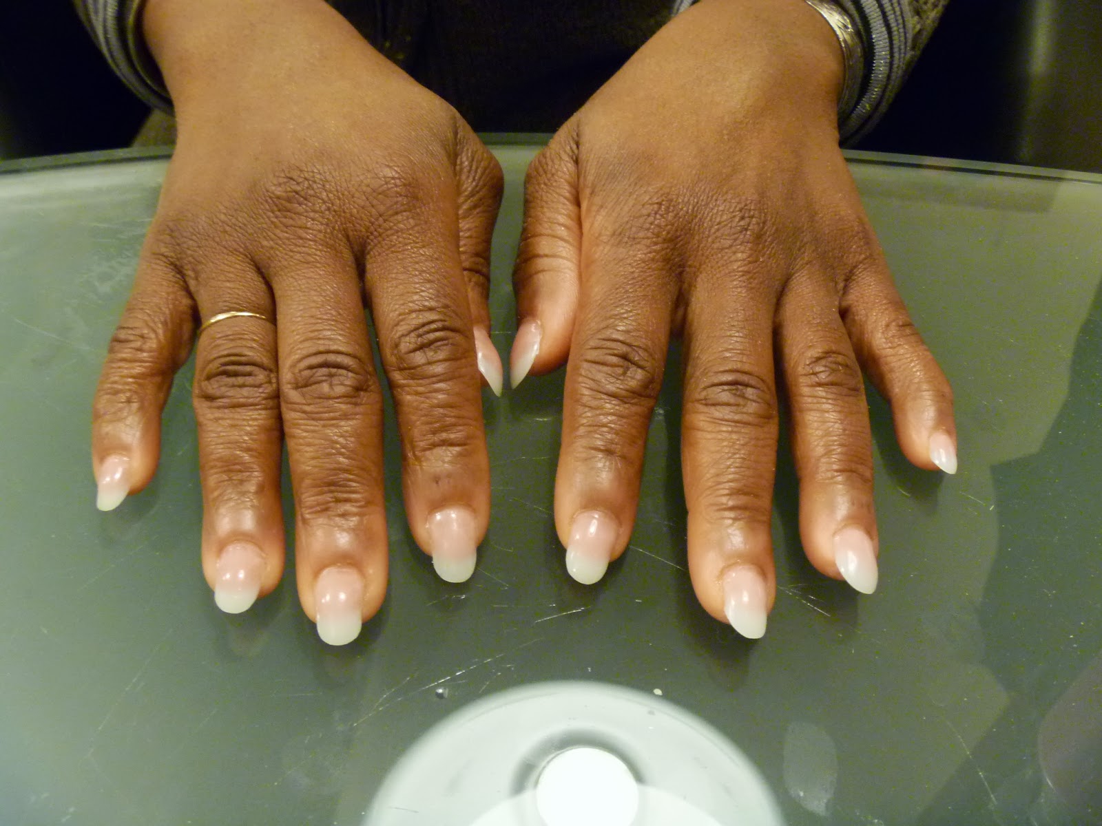 Faux ongles: attention aux bactéries