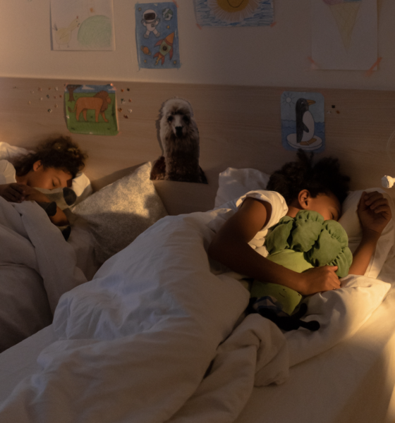 Pourquoi certains enfants font pipi au lit