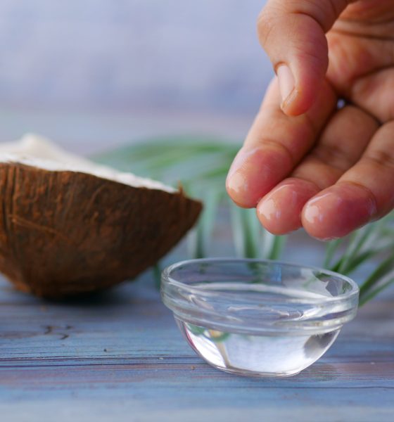 Comment l’huile de coco aide à soulager les coliques des bébés