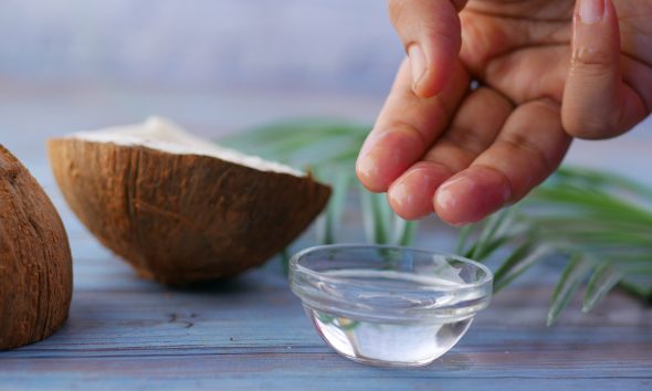 Comment l’huile de coco aide à soulager les coliques des bébés