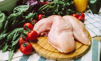 Ce que l’on risque à laver son poulet avant de le faire cuire
