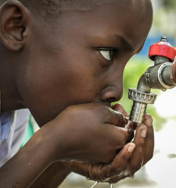 Boire beaucoup d'eau suffit-il à stopper la diarrhée?