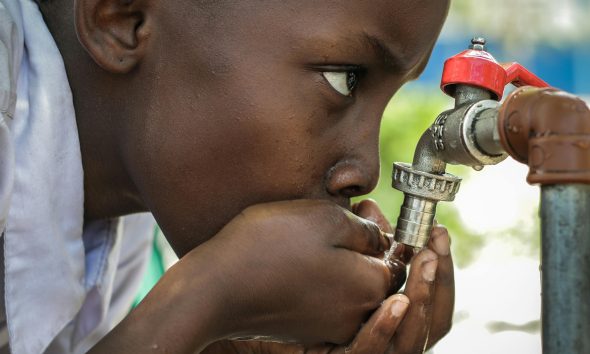 Boire beaucoup d'eau suffit-il à stopper la diarrhée?